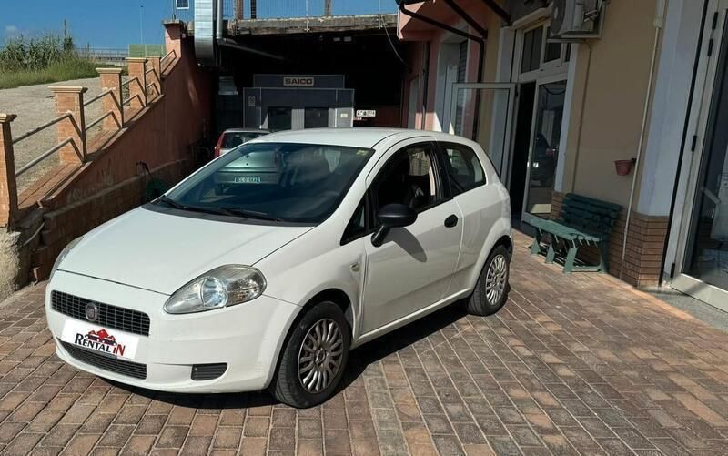 Usata Fiat Grande Punto Active 77 CV (56 kW) 2007 Bianco Utilitaria