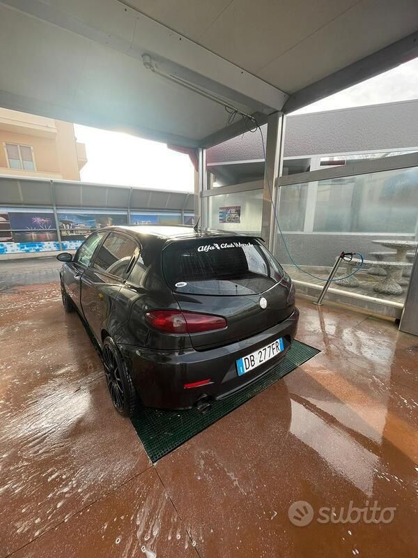 Nero Usata 2008 Alfa Romeo 147 Due volumi | 4700 € (Molto cara) - Immagine 1/4