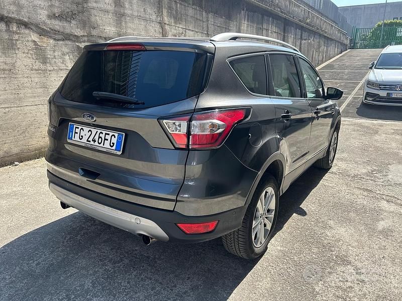 Usata Ford Kuga S 120 CV (88 kW) 2016 Grigio SUV