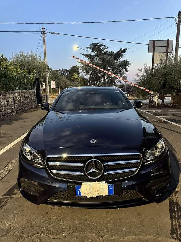 Usata 2019 Mercedes E300 Tre volumi | 29.000 € (Buon prezzo) - Immagine 1/4