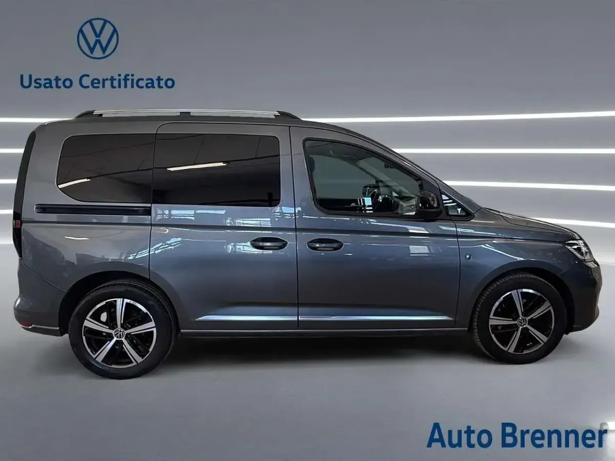 Usata VW Caddy Style 122 CV (89 kW) 2022 Grigio indio metallizzato Monovolume