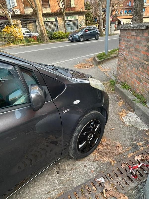 Usata Toyota Yaris 90 CV (66 kW) 2008 Nero Utilitaria