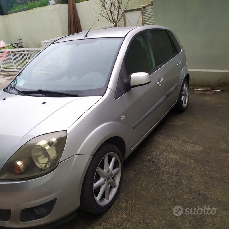 Second-hand Ford Fiesta 2007 Gri Hatchback