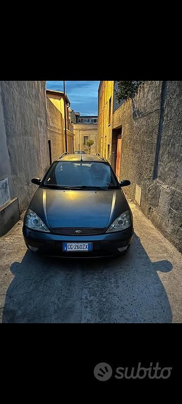 Usata Ford Focus 100 CV (73 kW) 2003 Verde Station wagon