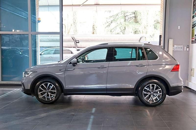 Usata VW Tiguan Life 131 CV (96 kW) 2022 Grigio SUV