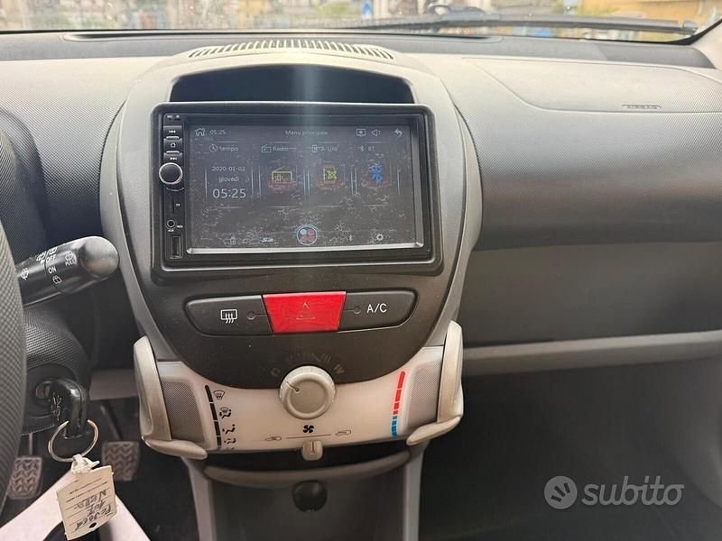 Usata Peugeot 107 54 CV (39 kW) 2007 Grigio Utilitaria