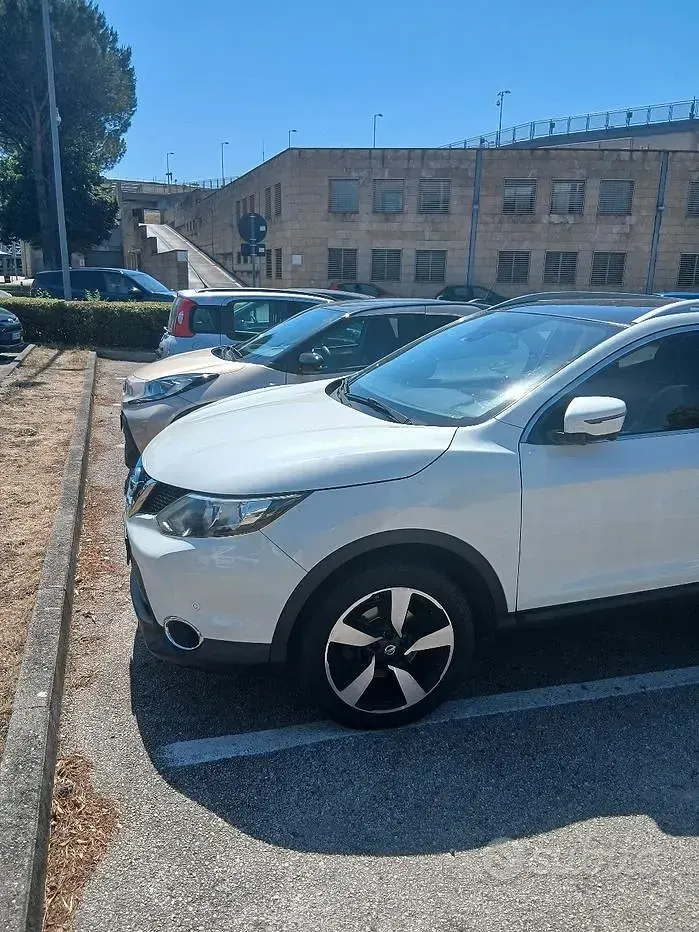 Usata Nissan Qashqai N-Connecta 131 CV (96 kW) 2016 Bianco SUV