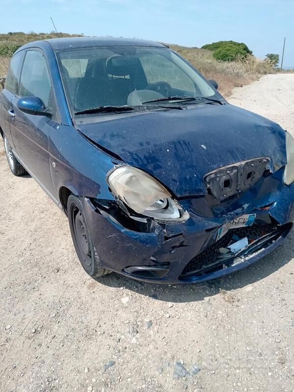 Usata Lancia Ypsilon 90 CV (66 kW) 2007 Blu Utilitaria