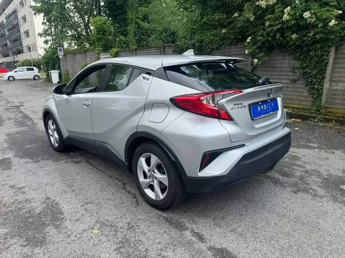Second-hand Toyota C-HR Active 98 CP (72 kW) 2019 Metal stream met SUV