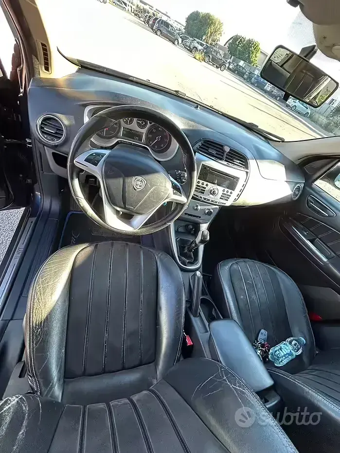 Usata Lancia Delta 120 CV (88 kW) 2010 Utilitaria