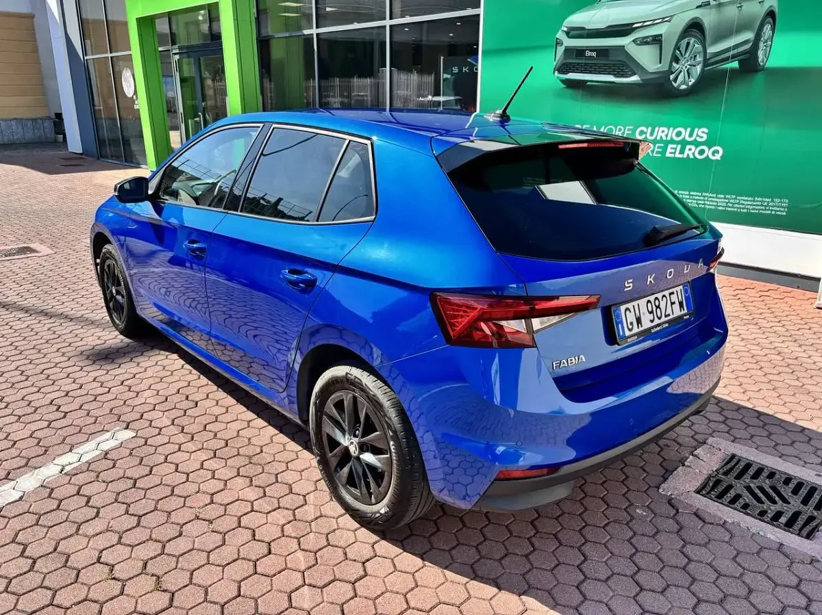Usata Skoda Fabia 95 CV (69 kW) 2024 Blu race metallizzato Utilitaria