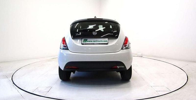 Usata Lancia Ypsilon 69 CV (50 kW) 2020 Bianco Utilitaria