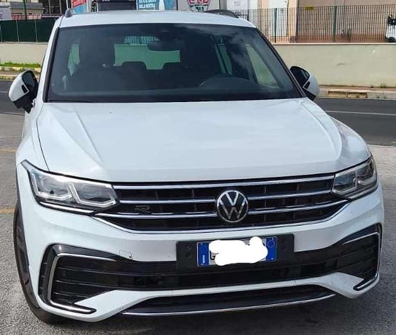 Usata VW Tiguan R-line 150 CV (110 kW) 2023 Bianco SUV