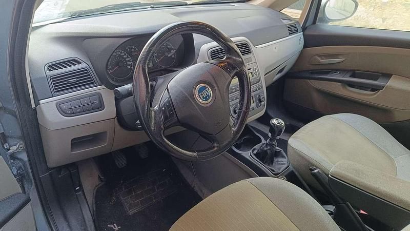 Usata Fiat Grande Punto Emotion 90 CV (66 kW) 2006 Grigio Utilitaria