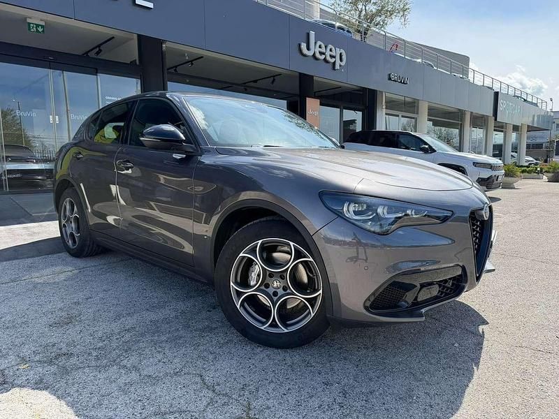Usata Alfa Romeo Stelvio Sprint 160 CV (117 kW) 2024 Grigio vesuvio SUV