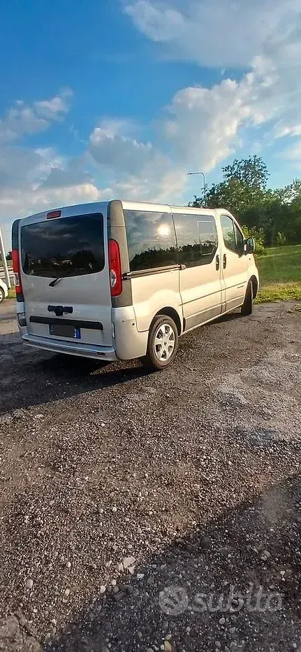 Usata Renault Trafic 80 CV (58 kW) 2012 Grigio Monovolume