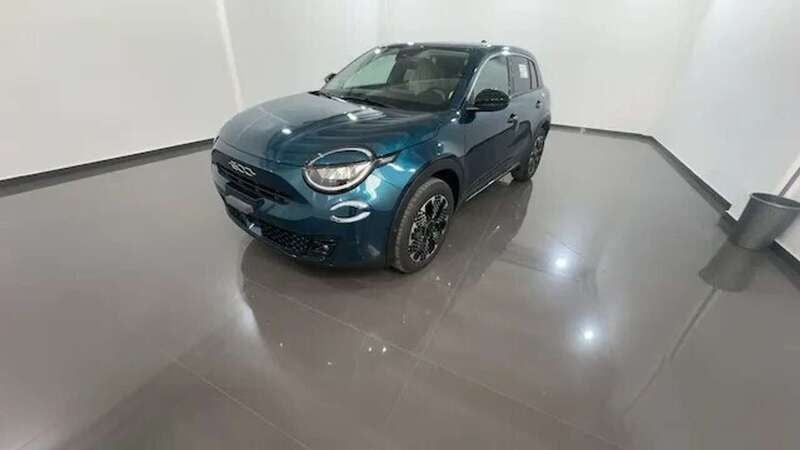 Blu Usata 2024 Fiat 600 La Prima Station wagon | 25.900 € (Buon prezzo) - Immagine 1/4