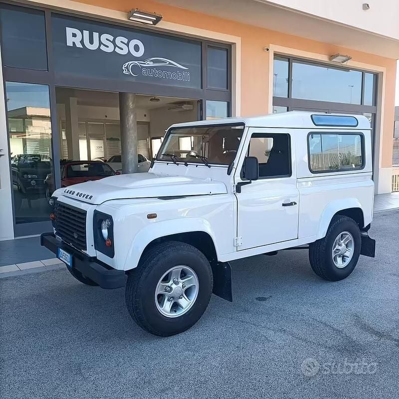 Usata Land Rover Defender SE 122 CV (89 kW) 2010 Bianco Station wagon