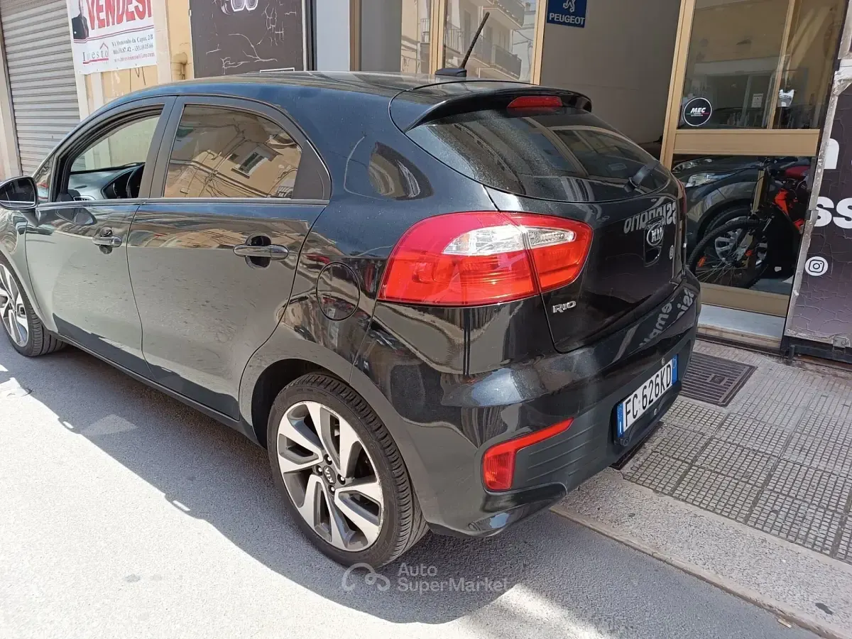 Usata Kia Rio 90 CV (66 kW) 2016 Nero Berlina