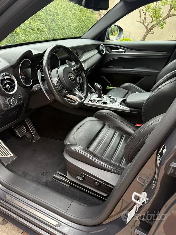 Usata Alfa Romeo Stelvio Veloce 209 CV (153 kW) 2022 Grigio SUV