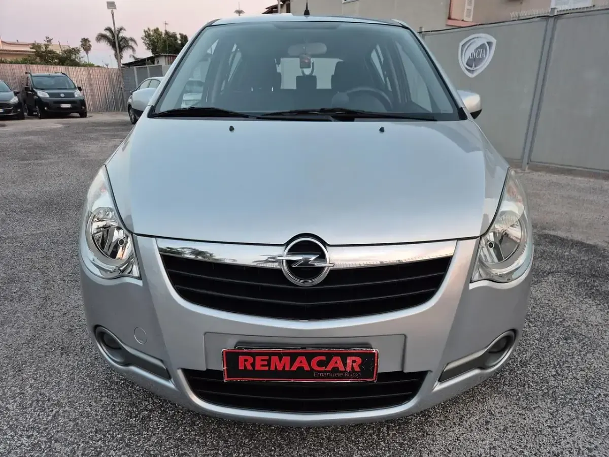 Usata Opel Agila Enjoy 65 CV (47 kW) 2008 Argento Utilitaria
