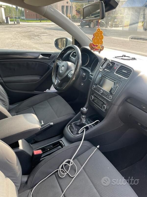 Grigio Usata 2009 VW Golf VI Coupé | 5200 € (Buon prezzo) - Immagine 1/4