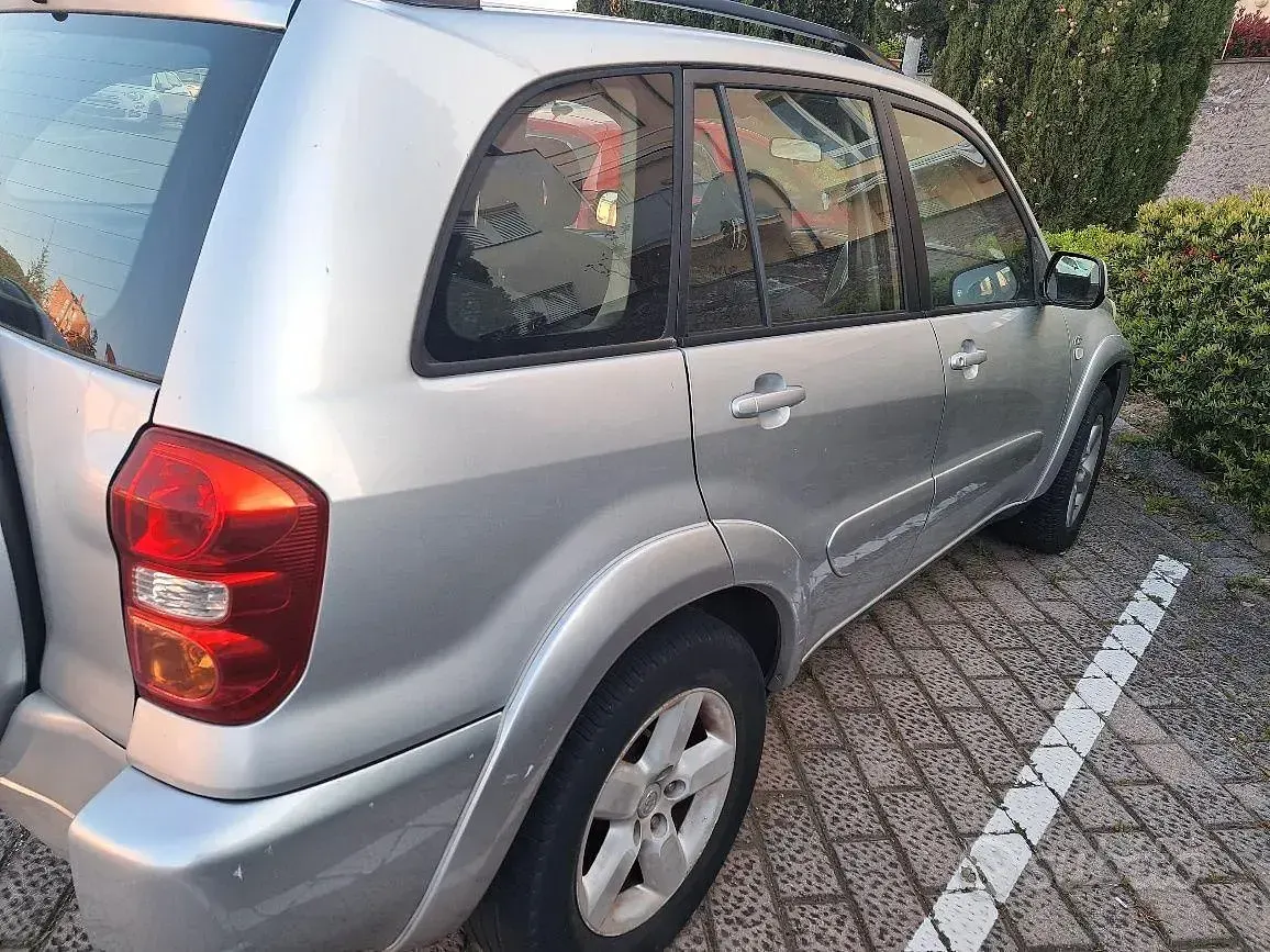 Usata Toyota RAV4 150 CV (110 kW) 2004 Grigio SUV