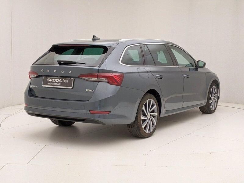 Usata Skoda Octavia Style 150 CV (110 kW) 2021 Grigio Station wagon