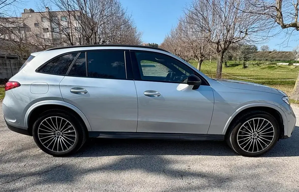 Usata Mercedes GLC220 AMG Line Premium 197 CV (144 kW) 2025 Argento SUV