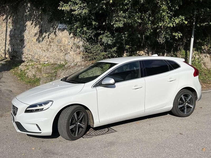Usata 2017 Volvo V40 R-Design Momentum Station wagon | 11.000 € (Molto cara) - Immagine 1/4
