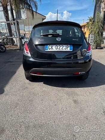 Usata Lancia Ypsilon 69 CV (50 kW) 2022 Nero Utilitaria