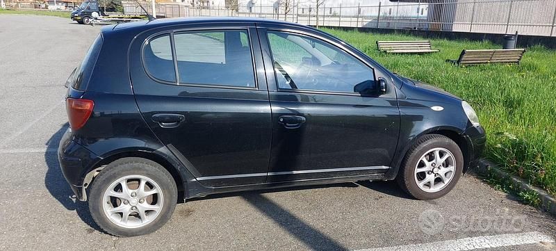 Usata Toyota Yaris 75 CV (55 kW) 2005 Nero Berlina