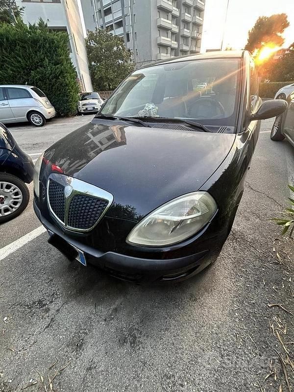 Usata Lancia Ypsilon 75 CV (55 kW) 2007 Nero Utilitaria