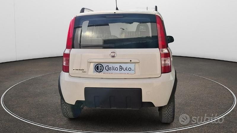 Usata Fiat Panda 4x4 Climbing 69 CV (50 kW) 2011 Bianco Utilitaria