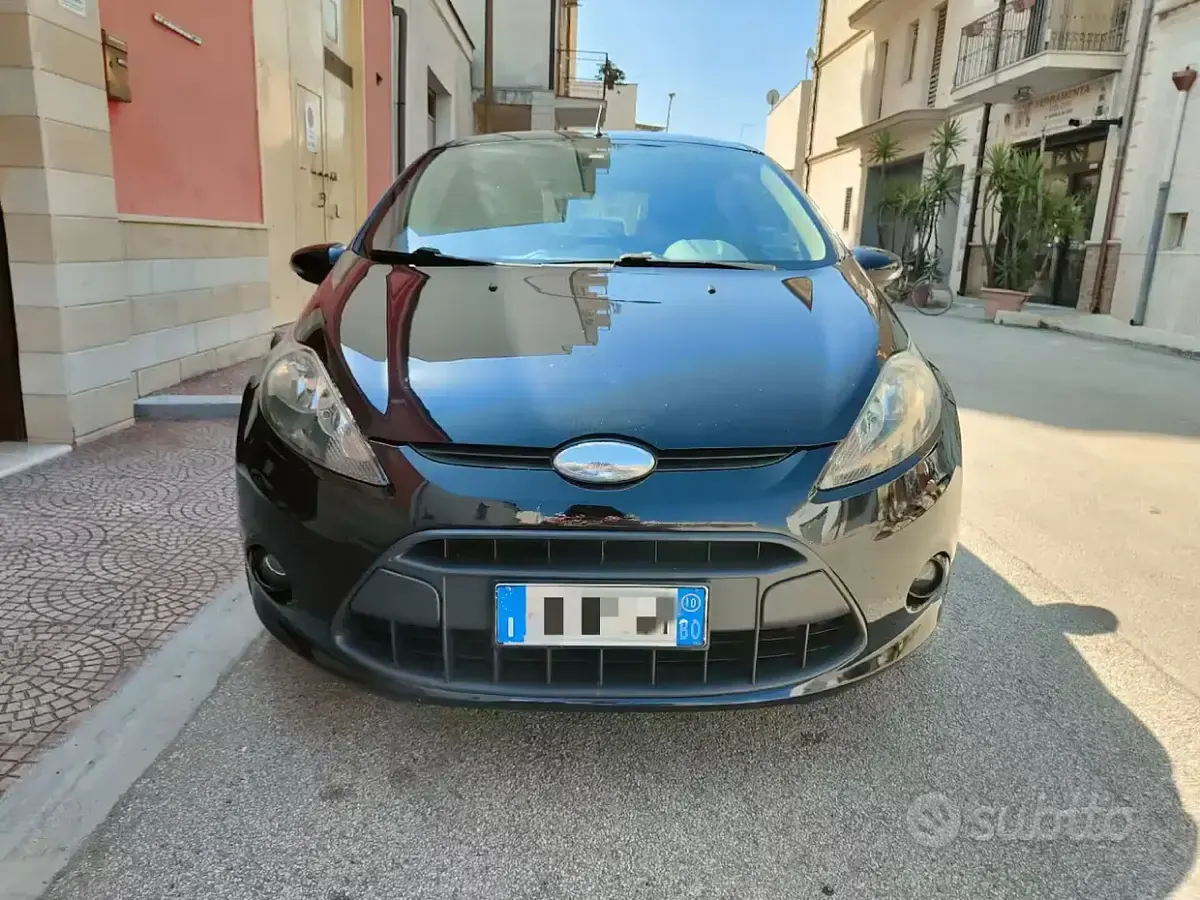 Usata Ford Fiesta 92 CV (67 kW) 2010 Nero Berlina
