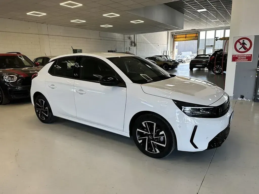 Usata Opel Corsa 101 CV (74 kW) 2025 Bianco Utilitaria