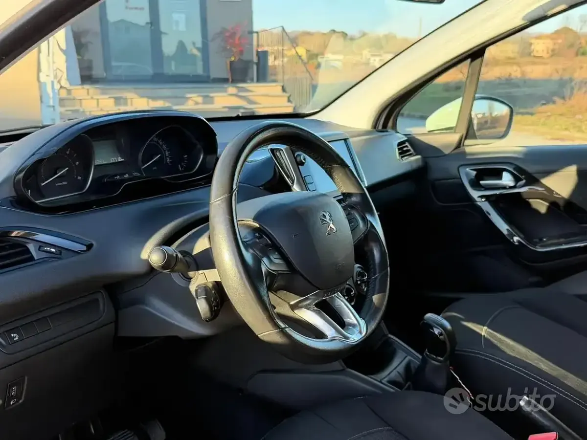 Usata Peugeot 208 Allure 75 CV (55 kW) 2018 Bianco Utilitaria
