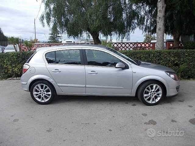 Usata Opel Astra 101 CV (74 kW) 2007 Marrone Berlina