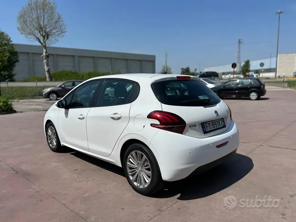 Usata Peugeot 208 Active 82 CV (60 kW) 2019 Bianco Utilitaria
