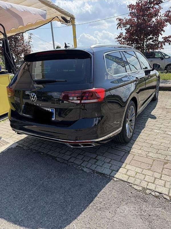 Usata VW Passat 122 CV (89 kW) 2021 Nero Station wagon