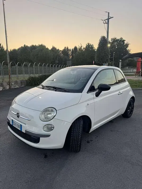 Usata Fiat 500 Lounge 69 CV (50 kW) 2010 Bianco Utilitaria