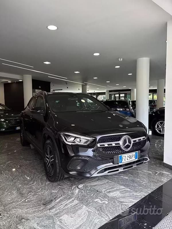 Usata Mercedes GLA200 150 CV (110 kW) 2020 Nero SUV