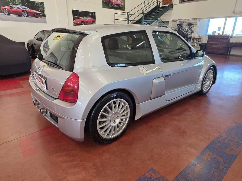 Usata Renault Clio 226 CV (166 kW) 2002 Argento Coupé