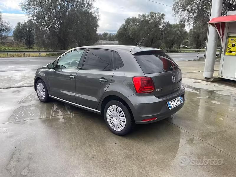 Usata VW Polo Trendline 75 CV (55 kW) 2016 Grigio Berlina