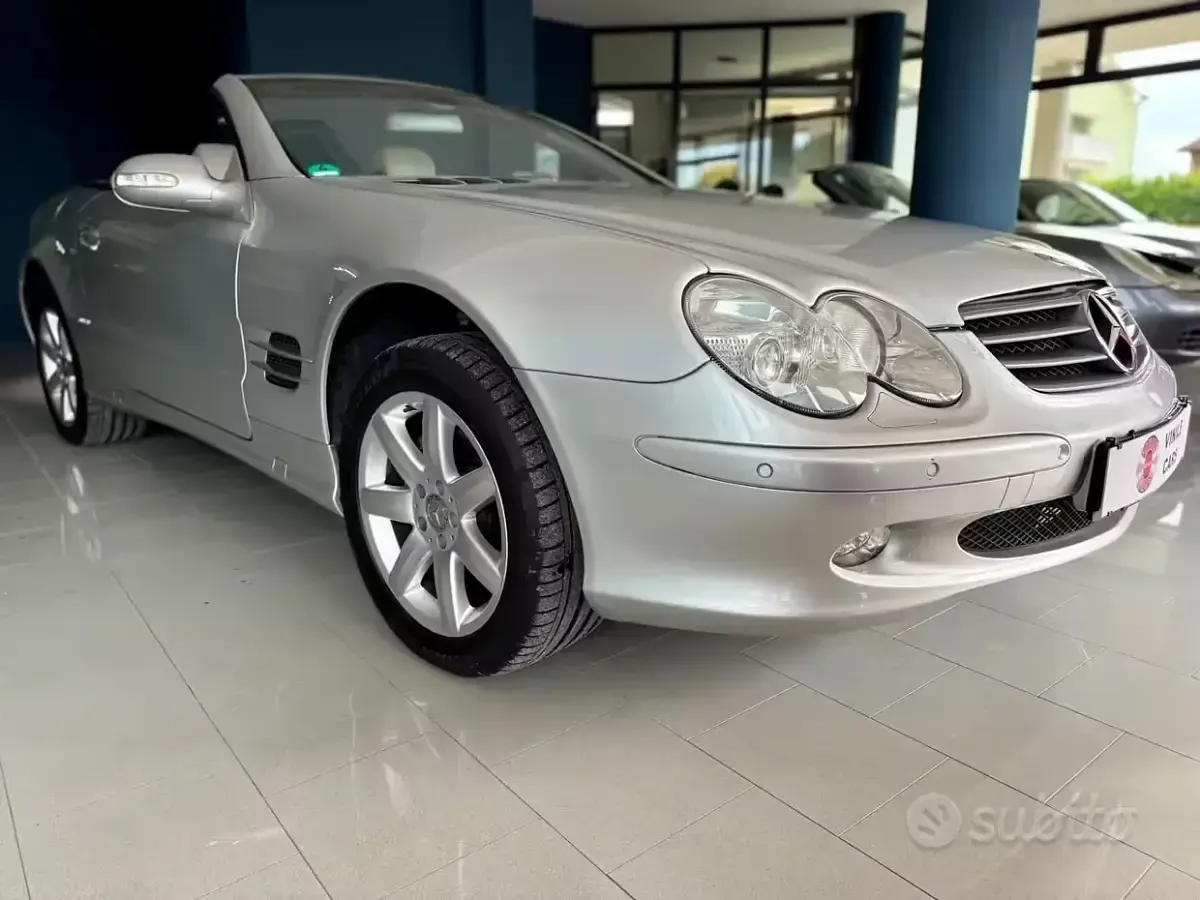 Usata Mercedes SL500 306 CV (225 kW) 2002 Grigio Cabrio