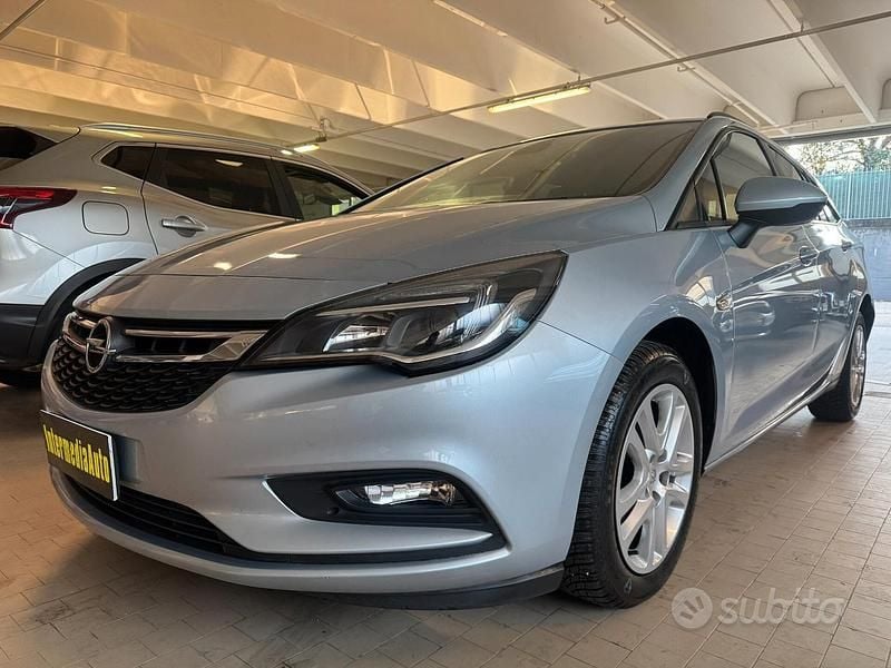 Usata Opel Astra Business 110 CV (80 kW) 2017 Blu Station wagon