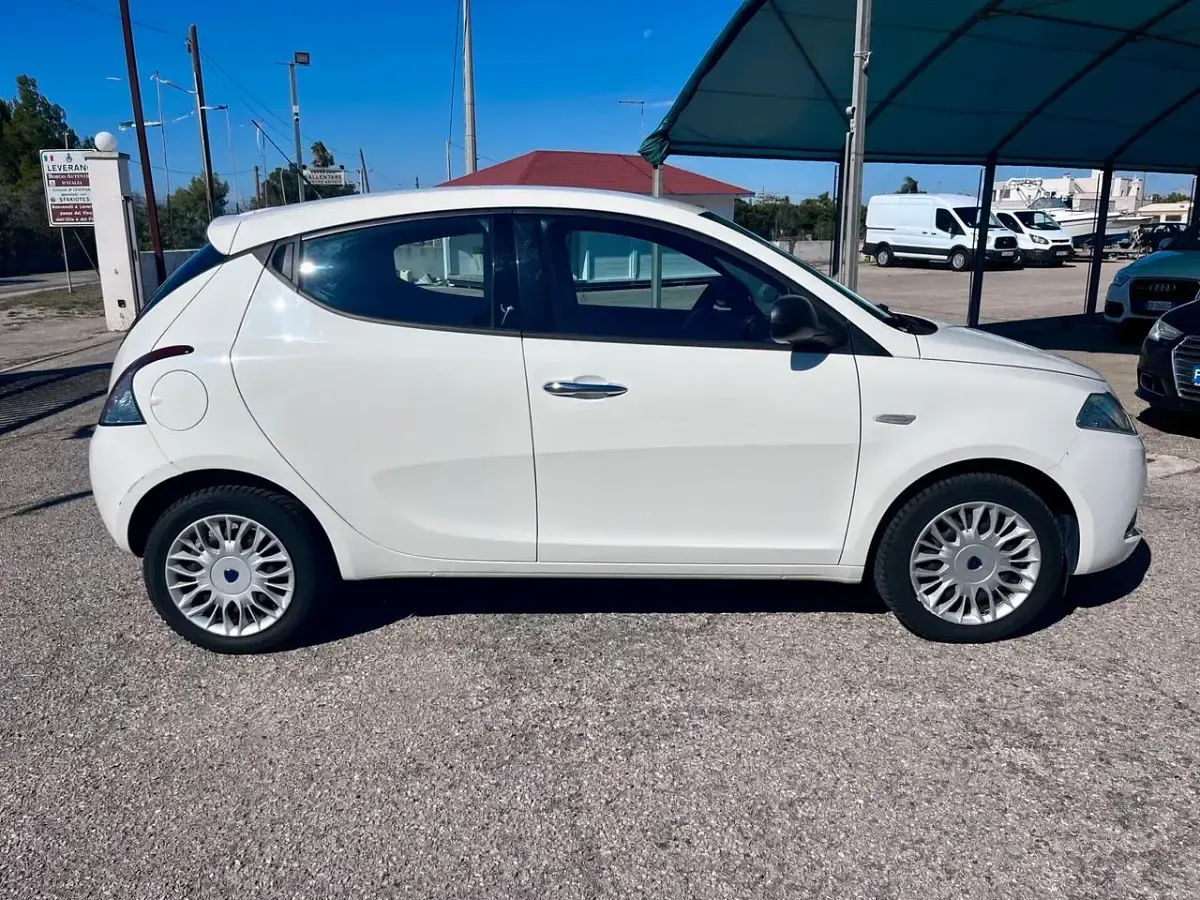 Usata Lancia Ypsilon S 95 CV (69 kW) 2016 Bianco Utilitaria