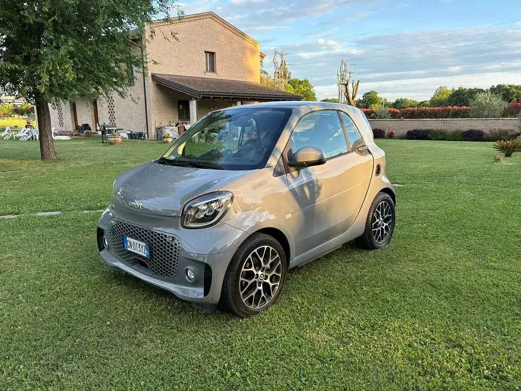 Usata Smart ForTwo Coupé 41 kW (56 CV) 2023 Grigio Utilitaria