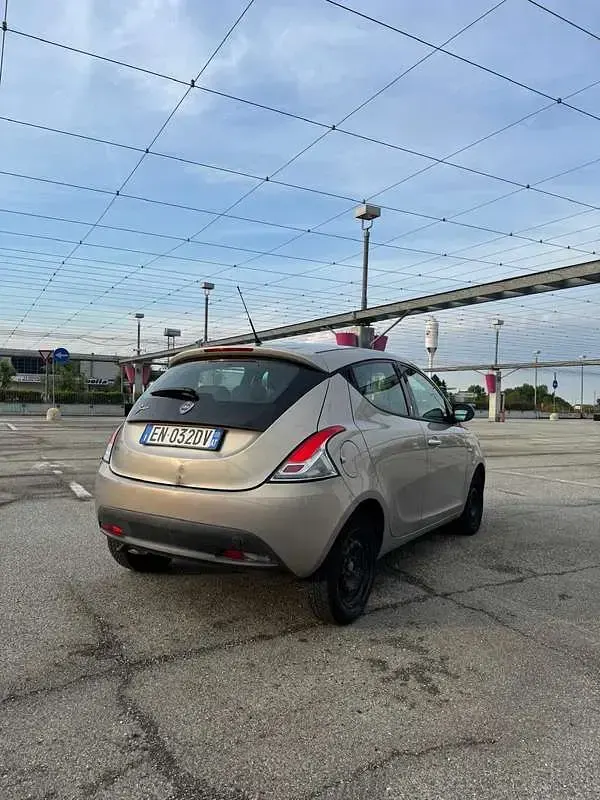 Usata Lancia Ypsilon Silver 95 CV (69 kW) 2012 Utilitaria