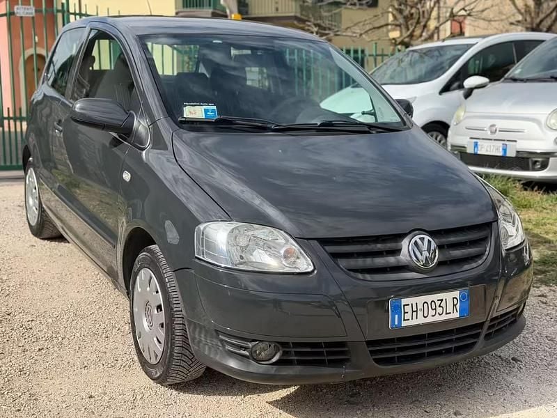 Usata VW Fox Trendline 60 CV (44 kW) 2011 Grigio Utilitaria